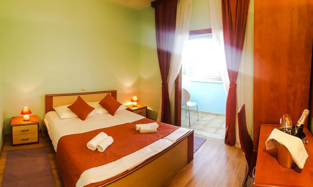 Guesthouse Pomena Zewnętrze zdjęcie